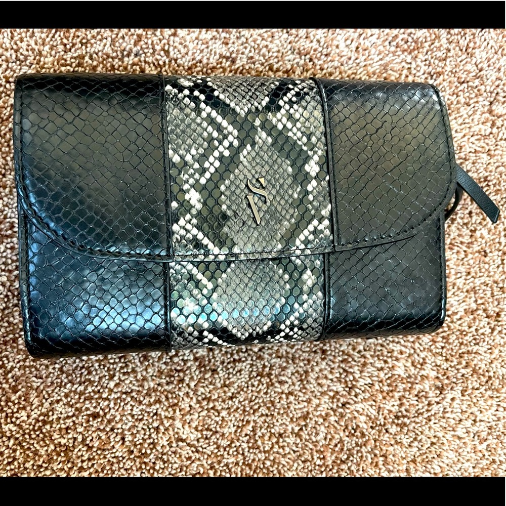 Simply Vera Vera Wang Snakeskin Wallet